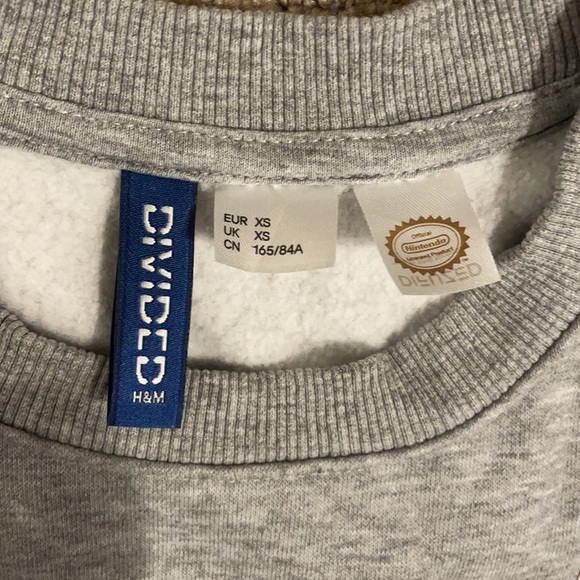 H & M x Nintendo Super Mario Men’s Graphic Printed Crewneck Sweatshirt - Picture 6 of 6